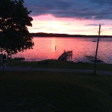 N' This On The Bay -Vacation Suite Wiarton Eksteriør billede