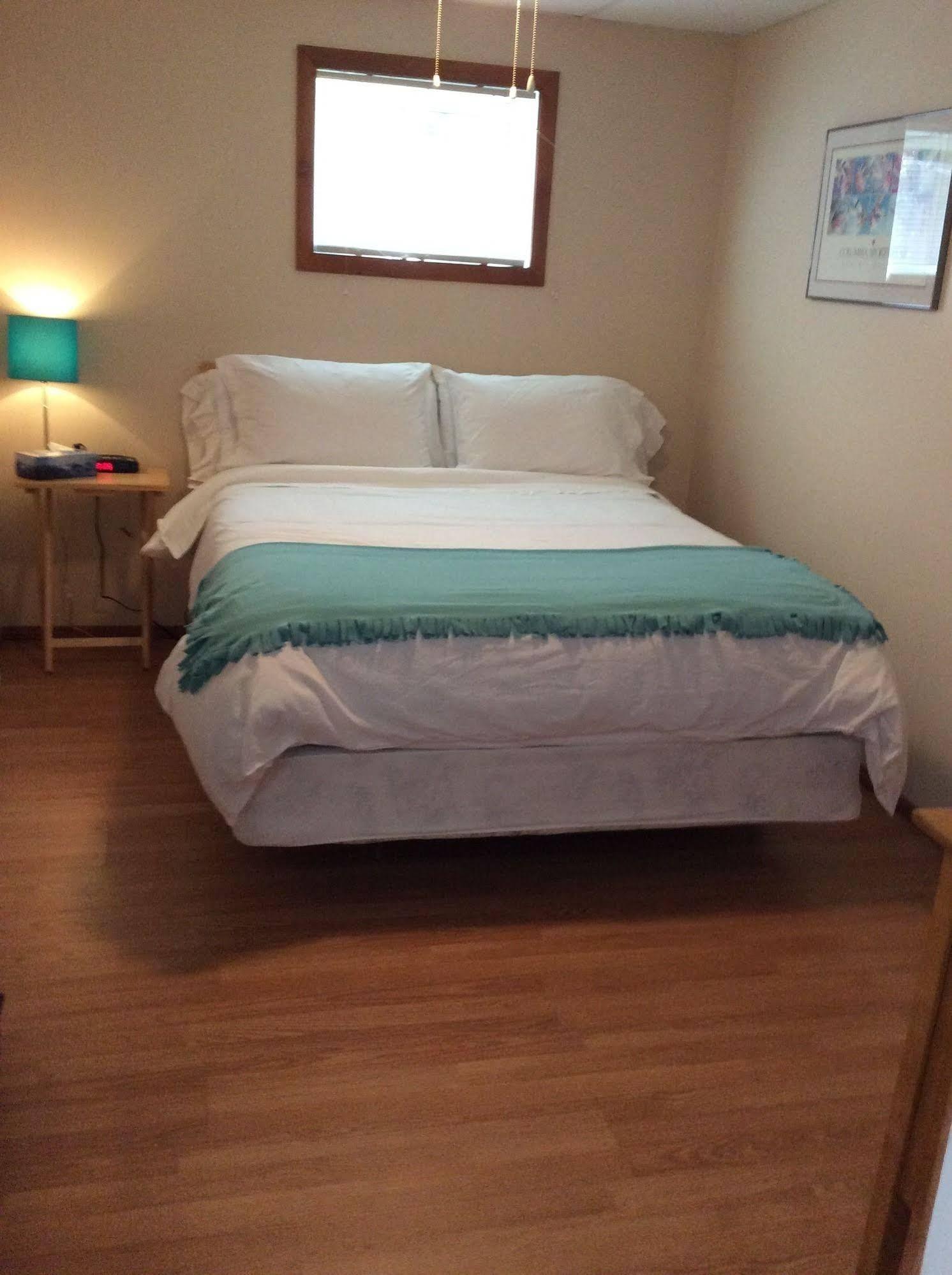 N' This On The Bay -Vacation Suite Wiarton Eksteriør billede