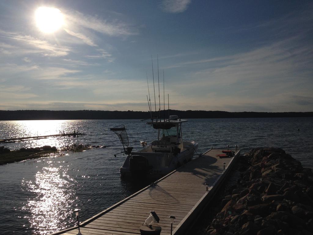 N' This On The Bay -Vacation Suite Wiarton Eksteriør billede