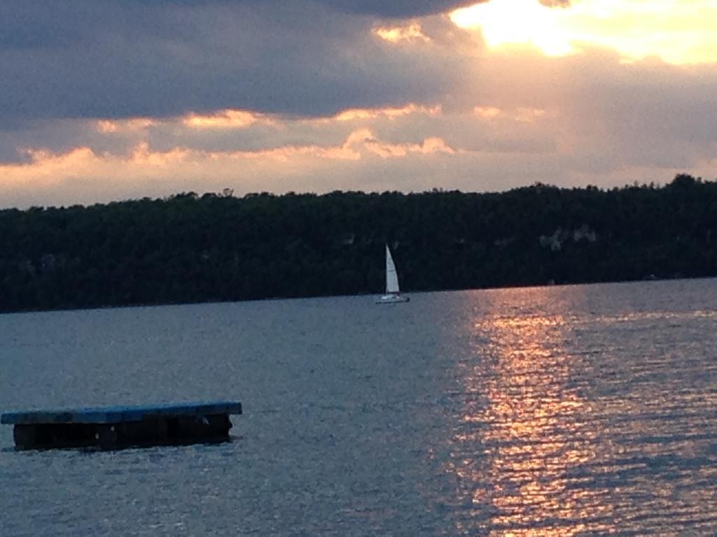 N' This On The Bay -Vacation Suite Wiarton Eksteriør billede