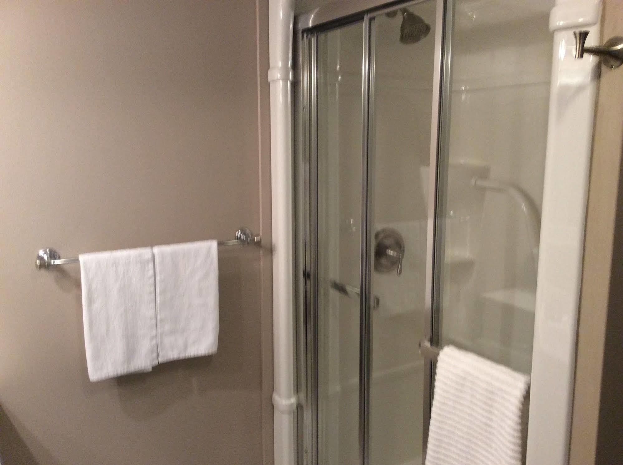 N' This On The Bay -Vacation Suite Wiarton Eksteriør billede