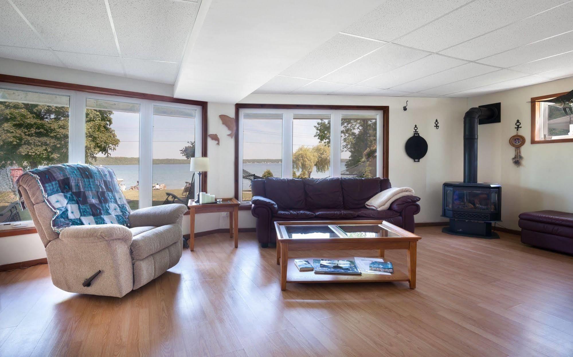 N' This On The Bay -Vacation Suite Wiarton Eksteriør billede